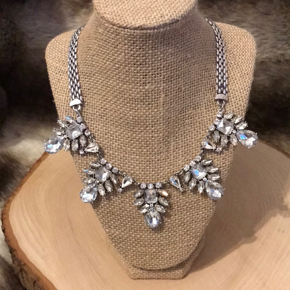 NWOT large elegant crystal stone necklace bling